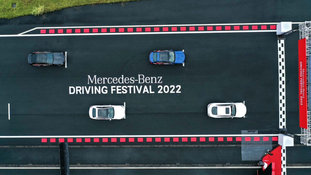 Vẽ tranh trang trí đường đua F1 – Sự kiện Mercedes-Benz tại đường đua F1 Hà Nội