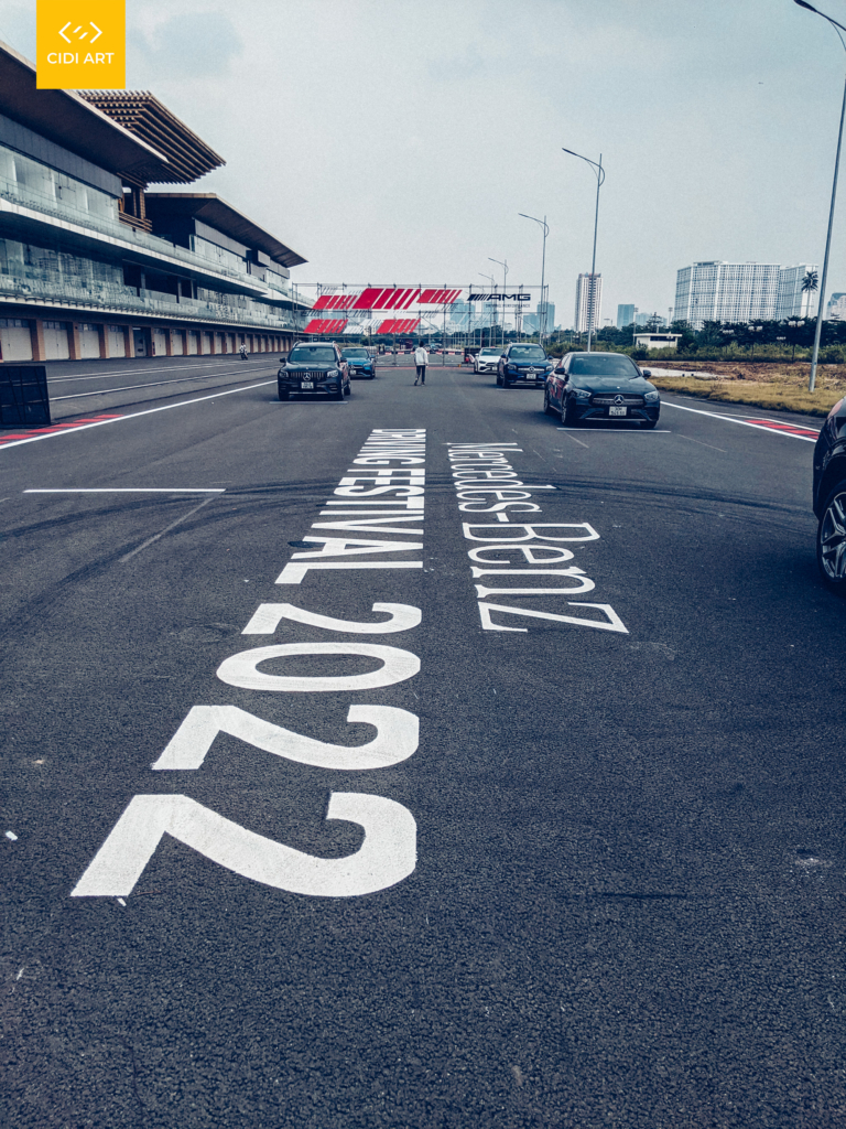 Vẽ tranh trang trí đường đua F1 – Sự kiện Mercedes-Benz tại đường đua F1 Hà Nội