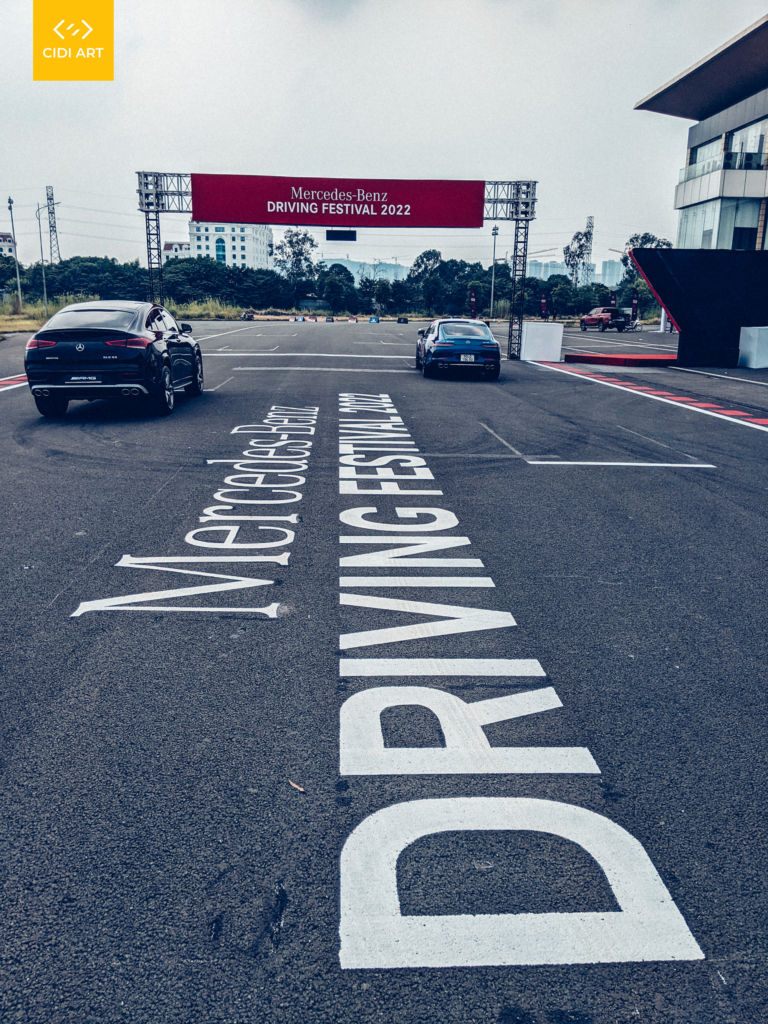 Vẽ tranh trang trí đường đua F1 – Sự kiện Mercedes-Benz tại đường đua F1 Hà Nội