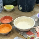 Chất liệu và quy trình thi công tranh vẽ tường 12 Pha màu Acrylic để vẽ tranh tường