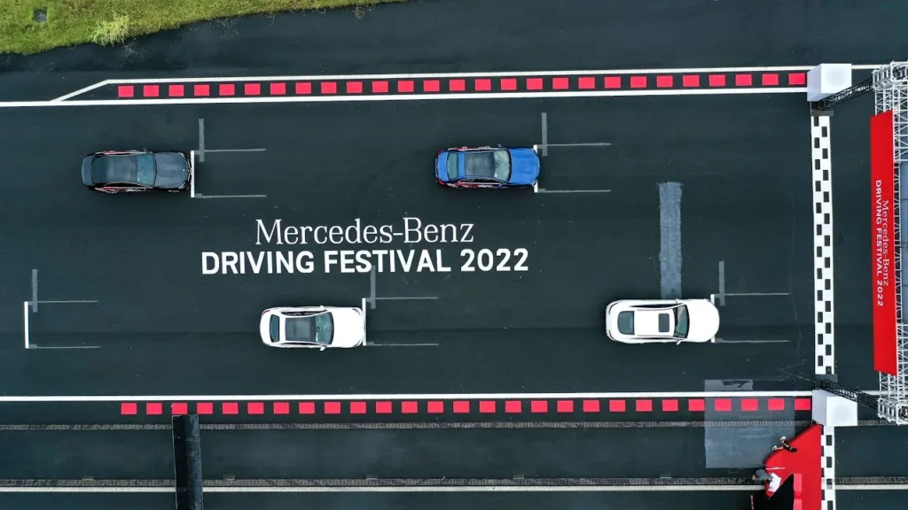 Vẽ tranh trang trí đường đua F1 – Sự kiện Mercedes-Benz tại đường đua F1 Hà Nội